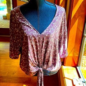 Adorable waist shirt with a tie never worn